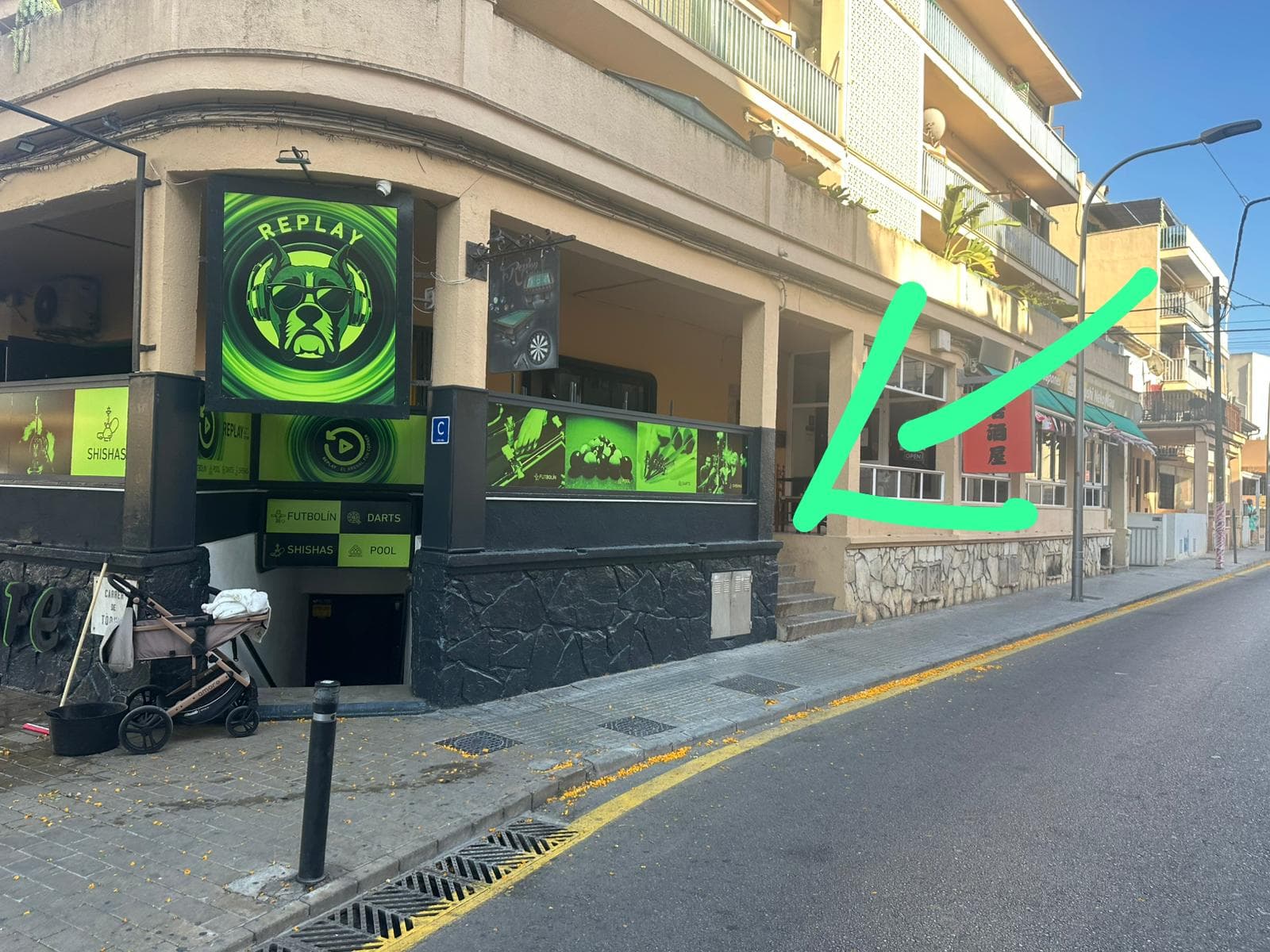 View of Carrer Trasime with Replay Bar and arrow pointing to entrance